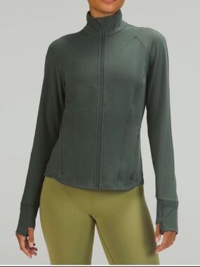 EUC 🍋 Lululemon InStill Jacket
Smoked Spruce Green 8